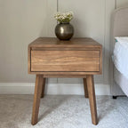 Table de chevet moderne en bois massif avec 1 tiroir