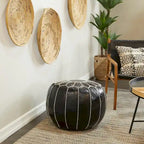 Pouf marocain en cuir floral avec surpiqûres blanches - Noir ou marron clair